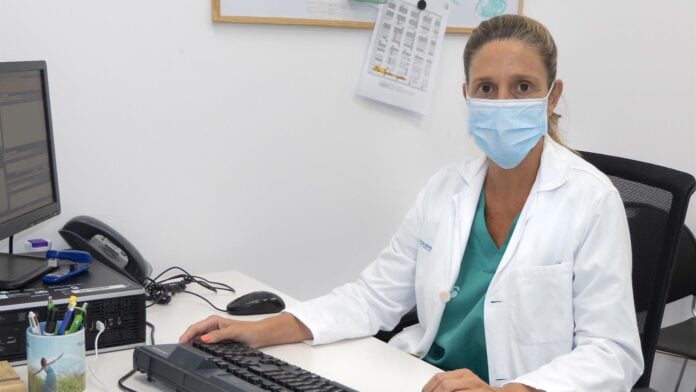 La doctora Olga Mediano, en su consulta del Hospital de Guadalajara.