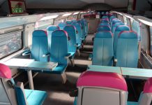 Distribución de asientos en la planta superior de un tren de Ouigo en servicio en Francia.
