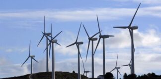 Buscan millones de euros para plantar más «molinos» en Guadalajara Ejemplo de parque eólico en España.