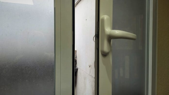 Algunas ventanas de Guadalajara, mejor cerradas esta madrugada.