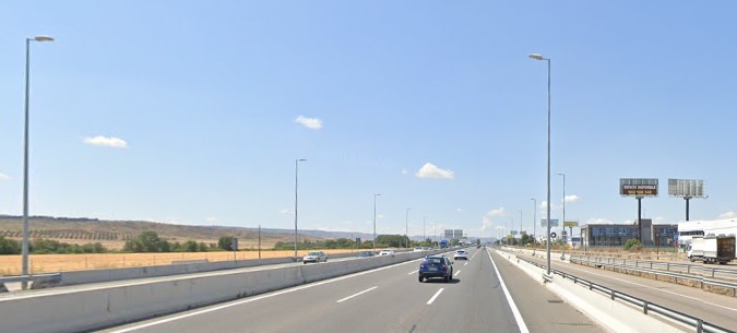 A partir d este punto de la A-2 se le fue torciendo todo al conductor investigado por la Guardia Civil. (Foto: Google Maps)