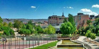 Dos «niñas incendiarias» se entretenían quemando un parque de Guadalajara Los chavales hacían sus fechorías cerca las pistas deportivas del parque lineal del Barranco del Alamín.