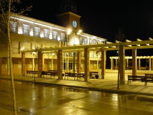 Ayuntamiento de Cabanillas del Campo, por la noche.
