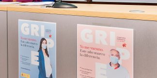 Dos de los carteles que animan este año a vacunarse contra la gripe.