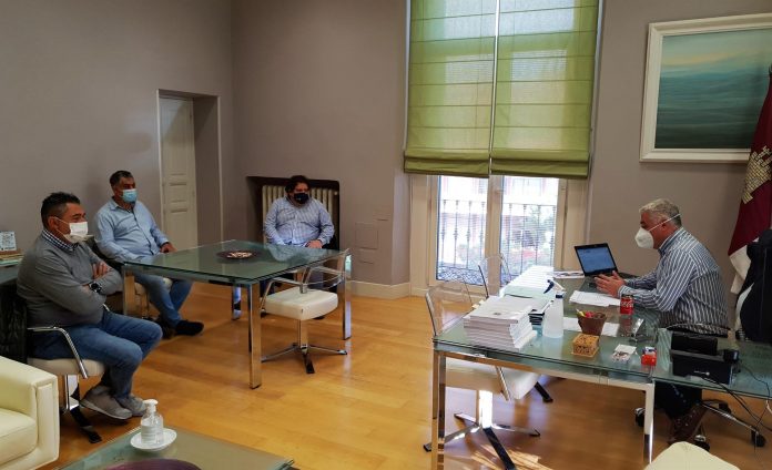 Vega, con representantes de empresas de espectáculos.