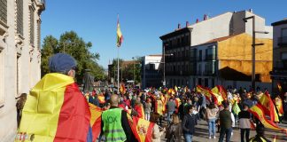 Marcha de Vox en Guadalajara, el 12 de octubre de 2020, en su inicio desde la Plaza de España. (Foto: La Crónic@)