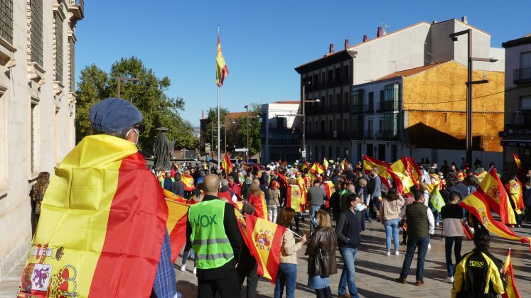 Marcha de Vox en Guadalajara, el 12 de octubre de 2020, en su inicio desde la Plaza de España. (Foto: La Crónic@)