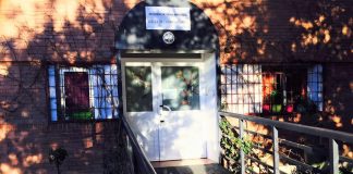 La Junta desaloja una pequeña residencia de ancianos de Guadalajara Acceso a la residencia de mayores "Virgen del Camino Campos". (Foto: Facebook)