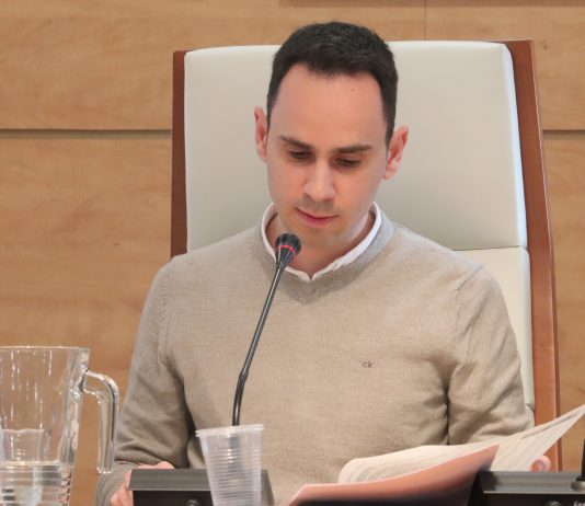 García Salinas durante un Pleno del Ayuntamiento de Cabanillas del Campo.