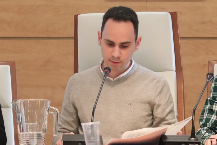 García Salinas durante un Pleno del Ayuntamiento de Cabanillas del Campo.