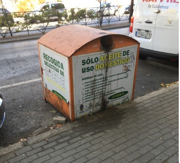 Viejo contenedor de aceite, ya retirado de las calles de Guadalajara.