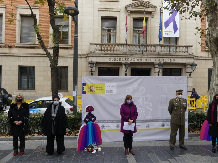 Acto del 25N ante la subdelegación del Gobierno en Guadalajara.