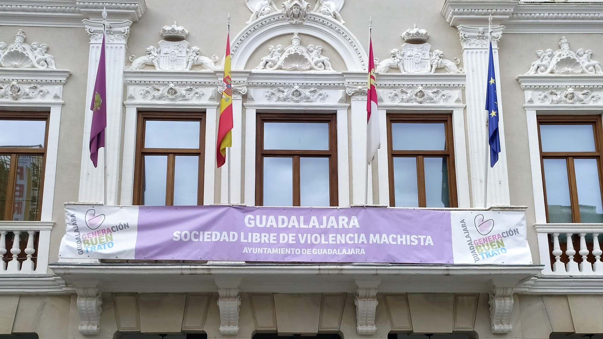 Pancarta en el Ayuntamiento de Guadalajara contra la violencia machista, el 25 de noviembre de 2020.