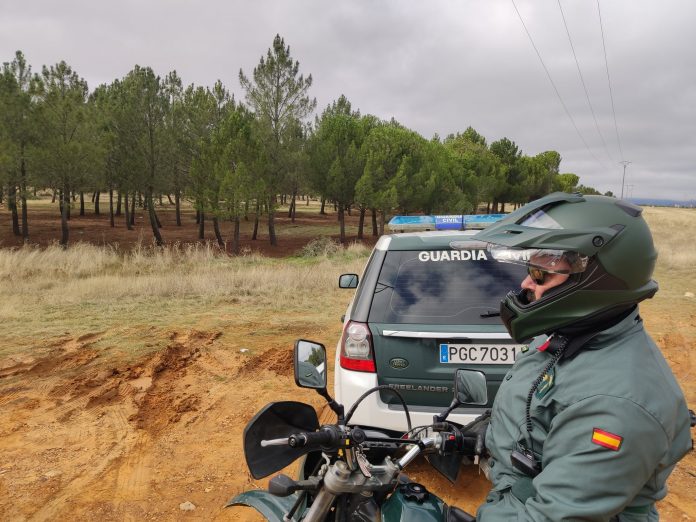 Intervención de la Guardia Civil en Atienza contra un nutrido grupo de seteros ilegales.