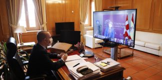 Bellido ha participado mediante videoconferencia desde su despacho en las Cortes de Castilla-La Mancha.
