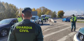 Control de la Guardia Civil en la A-2, a la altura de Azuqueca de Henares.