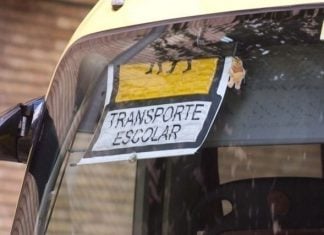 Autobús de transporte escolar.