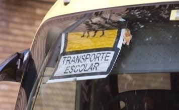 Autobús de transporte escolar.