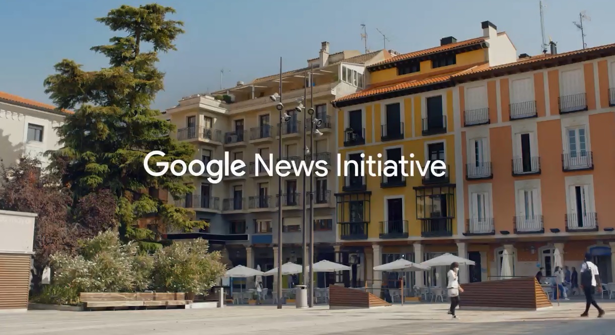 El vídeo de Google News Initiative abre con unas imágenes de la Plaza Mayor de Guadalajara.