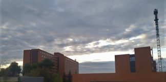 El edificio principal del Hospital de Guadalajara y el de la ampliación, en noviembre de 2020. (Foto: La Crónic@)