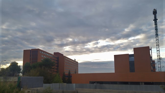 El edificio principal del Hospital de Guadalajara y el de la ampliación, en noviembre de 2020. (Foto: La Crónic@)
