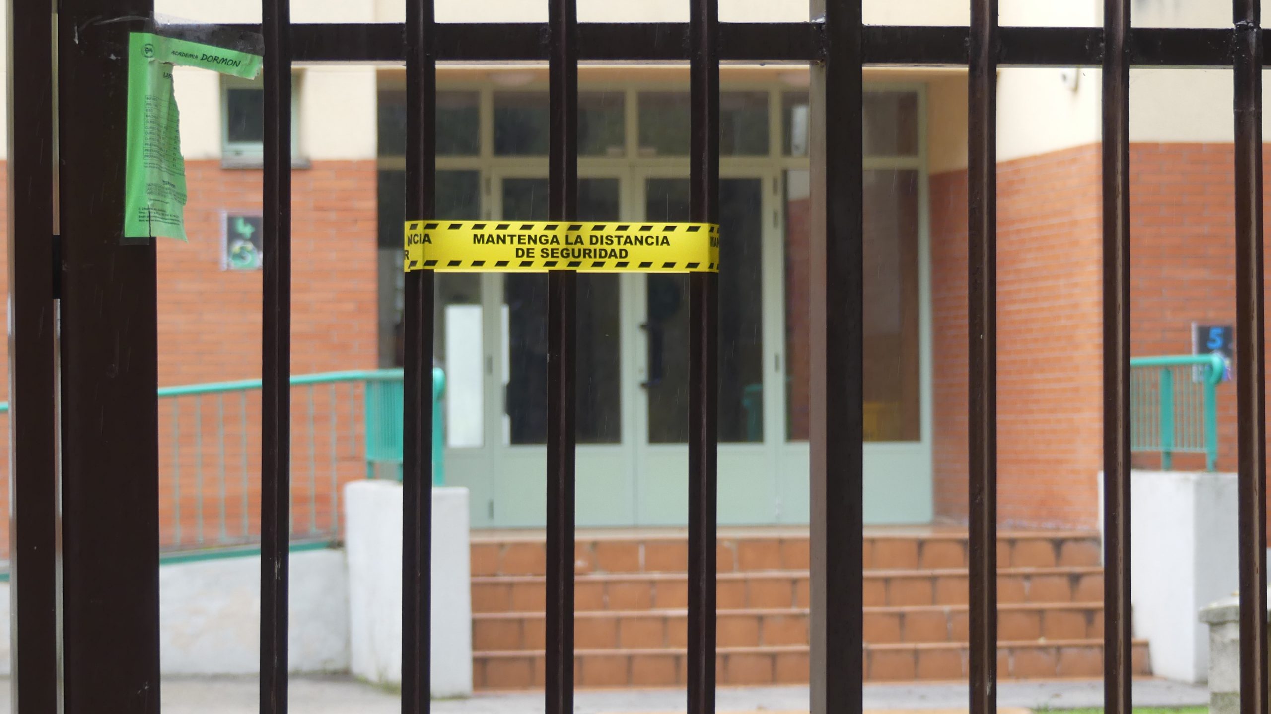 Colegio con dispositivo por el coronavirus en Guadalajara. (Foto: La Crónic@)