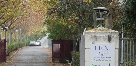 Acceso al Instituto de Enfermedades Neurológicas de Guadalajara, IEN. (Foto: La Crónic@)