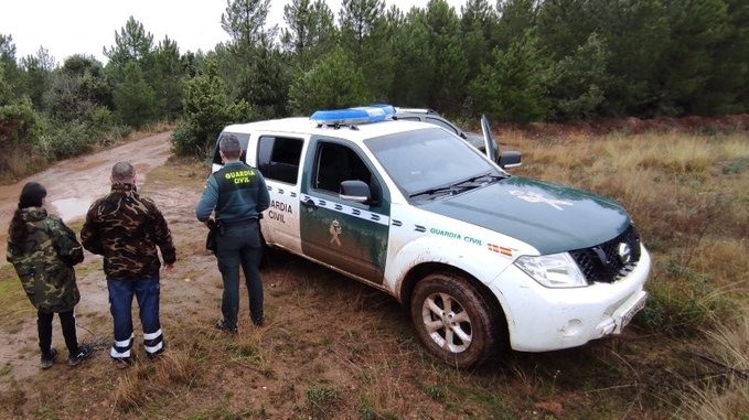 Rescatados por la Guardia Civil cuando cogían setas y se habían extraviado en el monte, cerca del pantano de Alcorlo.