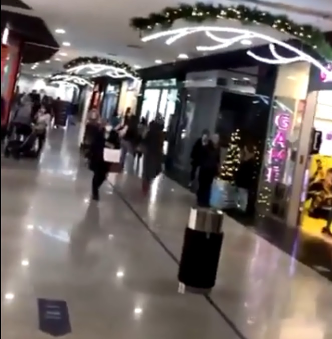 Uno de los movimientos de cámara de la mujer, mientras se grababa en pleno frenesí.