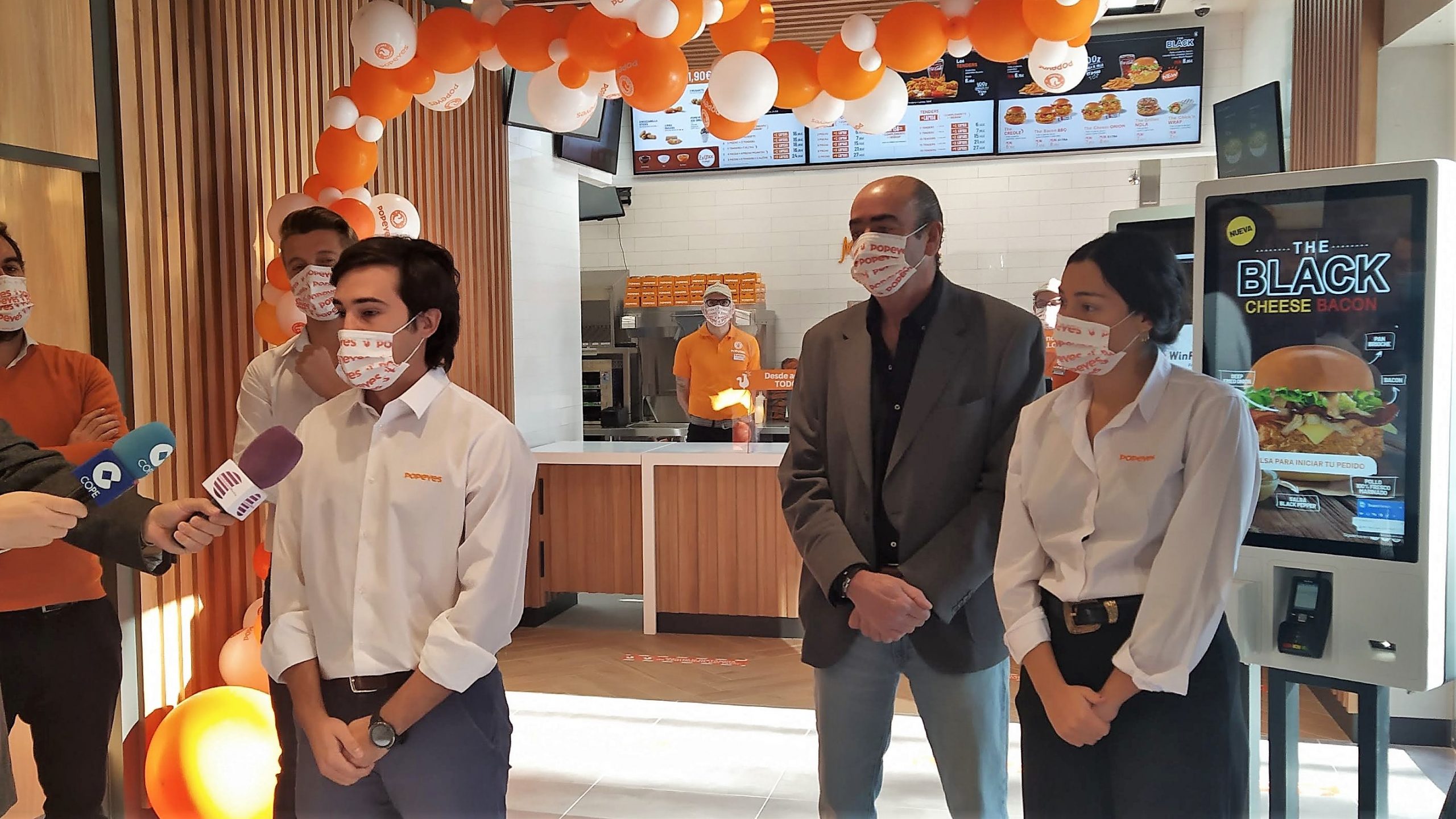 Inauguración de "Popeyes" en Guadalajara. (Foto: La Crónic@)