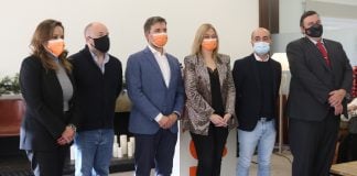 Olga Villanueva, Alejandro Ruiz, Israel Marco, Rafael Pérez Borda y Fernando Parlorio flanquean a Carmen Picazo en Guadalajara.