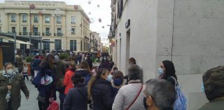 La locura para conseguir ver a los Reyes Magos en Guadalajara Cola a la altura de la calle Topete con el Jardinillo el 14 de diciembre de 2020. (Foto: La Crónic@