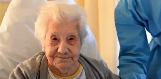 elena, con sus 104 años y ánimo para retomar la vida cotidiana tras superar el coronavirus.