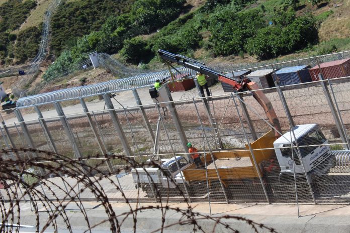 Vista parcial del nuevo vallado de Ceuta.