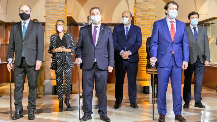 Los presidentes de Castilla-La Mancha, Emiliano García-Page; Castilla y León, Alfonso Fernández Mañueco; y Aragón, Javier Lambán, durante la cumbre tripartita para hablar de sanidad, despoblación y fondos de la UE en Talavera de la Reina.