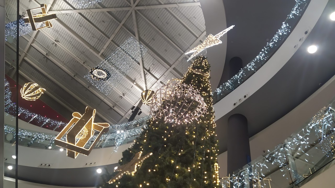 Iluminación navideña en el centro comercial Ferial Plaza de Guadalajara. (Foto: La Crónic@)