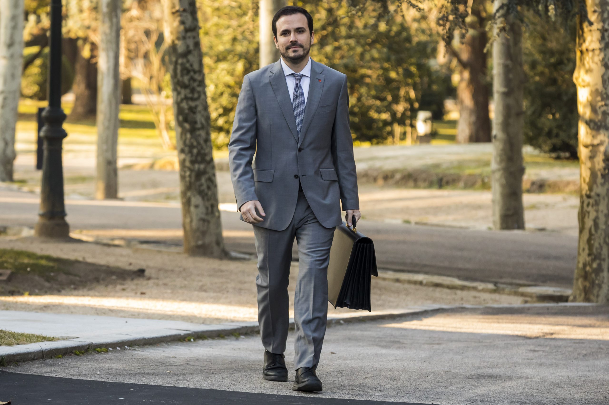 El ministro Garzón, camino de un Consejo de Ministros.