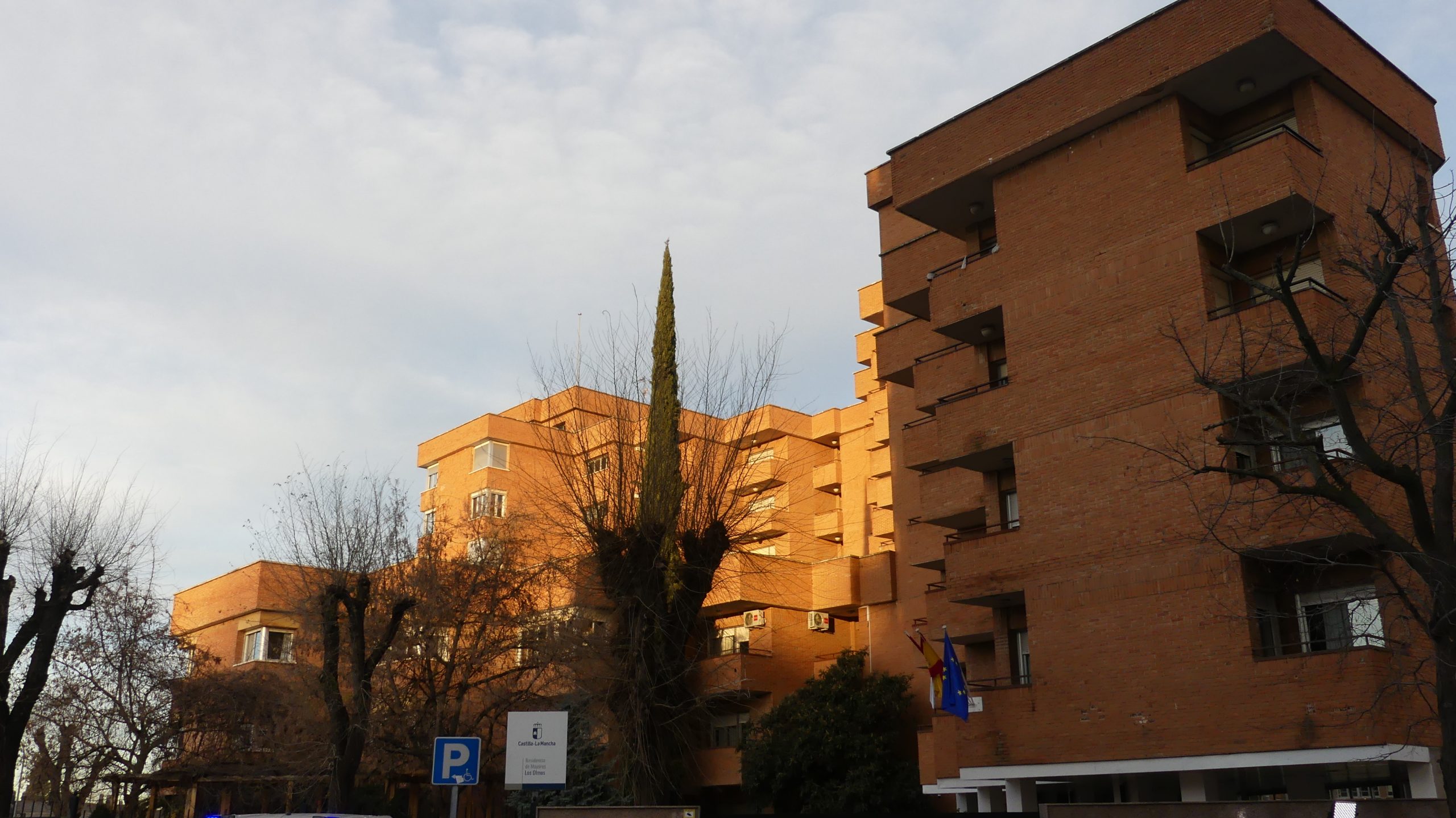 El sol del amanecer sobre la residencia de "Los Olmos", el 27 de diciembre de 2020, día de la primera vacuna en España contra el coronavirus. (Foto: La Crónic@)