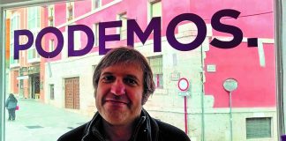 Alfredo Vicente Ruano en la sede de Podemos en la Plazuela de Don Pedro.