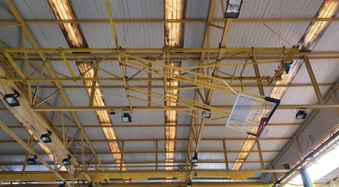 Antiguas luminarias del polideportivo "San José".