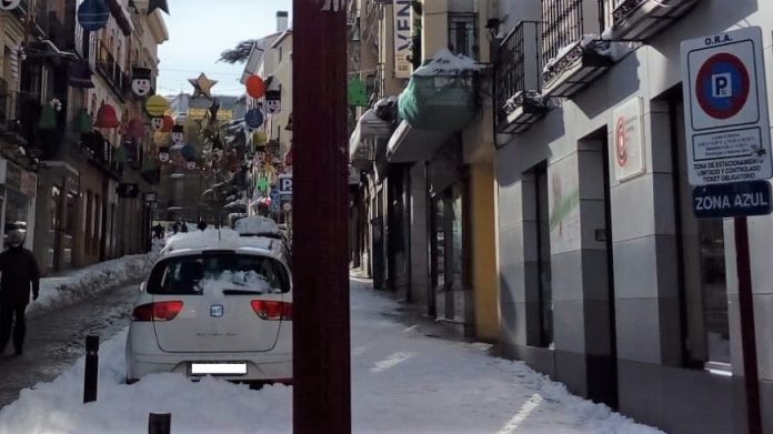 Zona azul de la calle Miguel Fluiters en la mañana del domingo, 10 de enero de 2021. (Foto: Emma Jaraba)