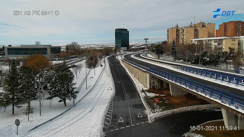 Estado del nudo de Cuatro Caminos en la mañana del domingo. (Foto: DGT)