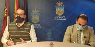 Antonio de Miguel y Jaime Carnicero, durante su rueda de prensa del 25 de enero de 2021.