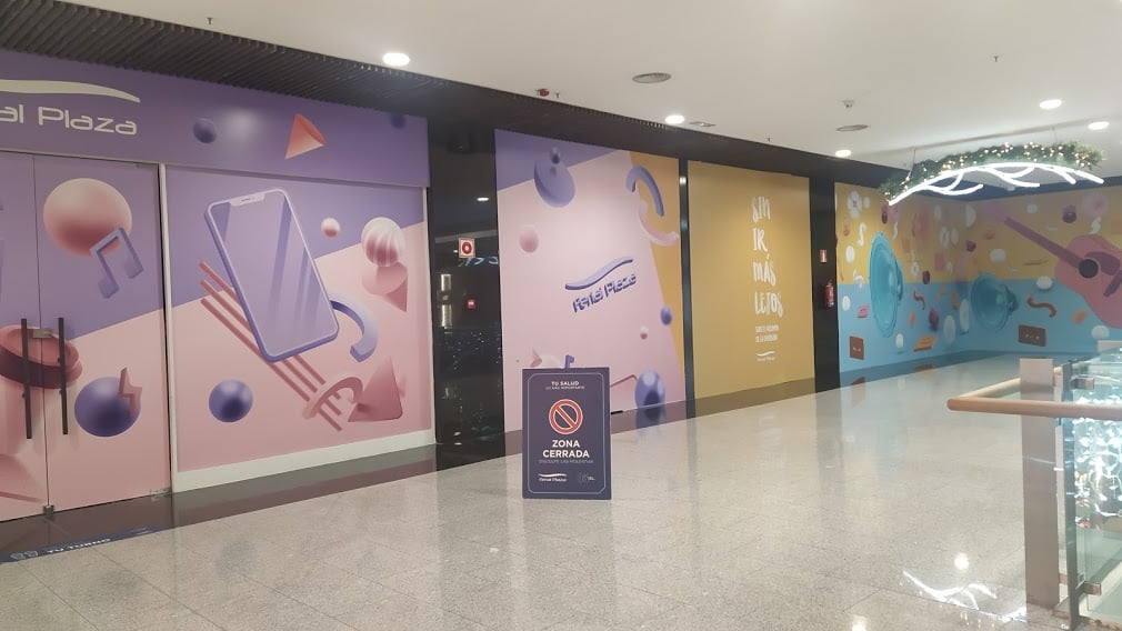 Locales cerrados en Ferial Plaza, en diciembre de 2020. (Foto: La Crónic@)