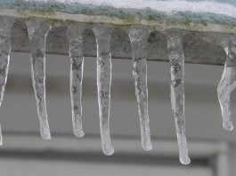 Con la llegada del frío no es extraño ver carámbanos de hielo en muchos sitios; y en Molina, menos.