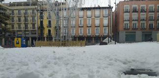 Nieve en la Plaza Mayor de Guadalajara el 20 de enero de 2021. (Foto: La Crónic@)