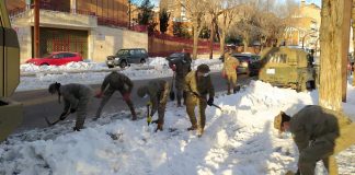 Militares trabajando en la calle Toledo, a la altura de Salesianos, el 14 de enero de 2021.