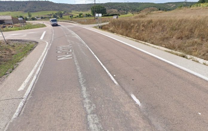 Este tramo de la N-211 necesita de una mejora del firme, como se observa en la imagen. (Foto: Google Maps)
