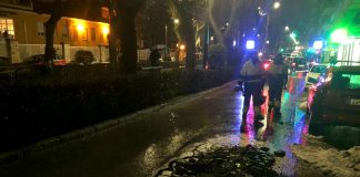 Socavón en el Paseo de las Cruces, que afecta al tráfico Aspecto del socavón en el Paseo de las Cruces este jueves.