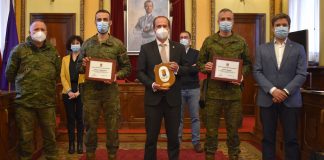 El alcalde de Guadalajara, Alberto Rojo, en la entrega de placas al Ejército por su labor en la ciudad durante el temporal 'Filomena'.